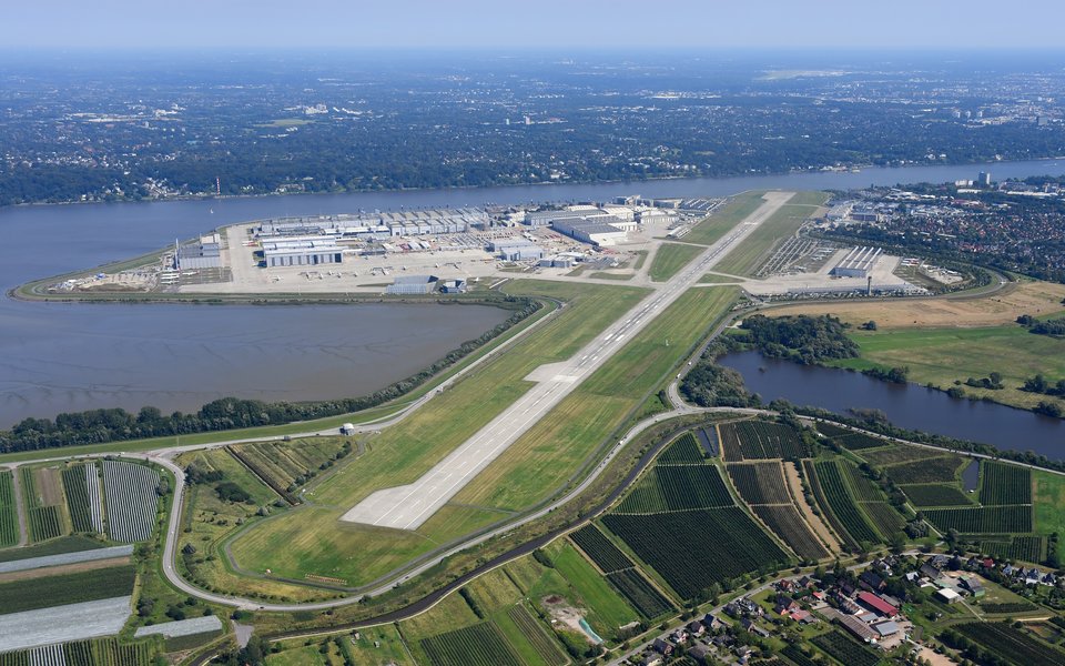 Das Airbus-Werk Hamburg-Finkenwerder - direkt an der Elbe