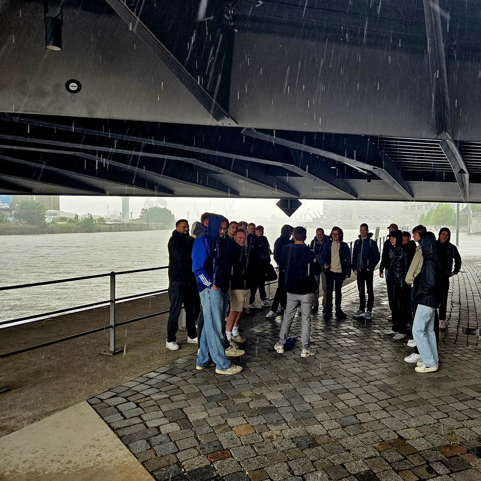 Lachende Gesichter trotz Regen
